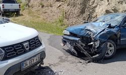 Iğdır'da İki Otomobil Kafa Kafaya Çarpıştı: 4 Yaralı! Vatandaştan "Mayın Tarlası" İsyanı
