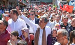 Özgür Özel'den Manisa'da 'AK Parti Seçmeni' Mesajı: "Kendi Akrabalarıma Düşmanlık Yapar mıyım?"