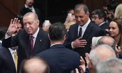 İzmir Büyükşehir Belediye Başkanı Cemil Tugay AK Parti’ye Katıldı: Rozetini Cumhurbaşkanı Erdoğan Taktı!