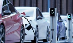 Otomotiv Tarihinde Bir İlk: İçten Yanmalı Motor Devri Sona eriyor, Pazar Payı %50’nin Altına Düştü!