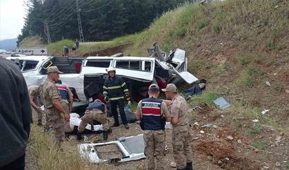 Gaziantep'te tır, minübüs biçti; çok sayıda ölü var