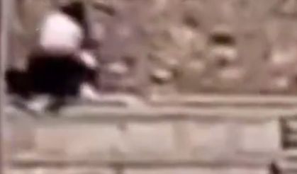 Bursa’nın tarihi Tophane mahallesindeki kale dibinde ilişkiye girdiler