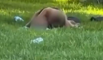 Şok görüntü; Antalya'da bir çift yeşillik alanda ilişkiye girdi