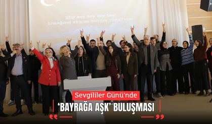 SEVGİLİLER GÜNÜ’NDE BAYRAĞA AŞK BULUŞMASI