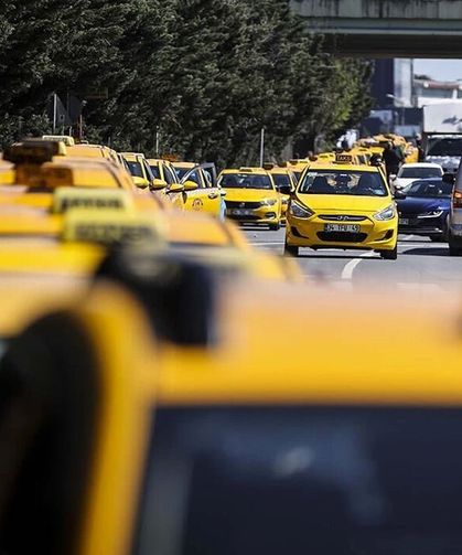 Başkent Taksilerinde 'NATO' Standartları: Beyaz Gömlek, Lokum ve Kolonya Dönemi