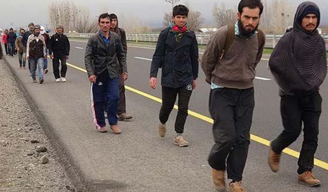 Afganistan'dan Türkiye'ye sivil kıyafetli 'ordu' sokuluyor