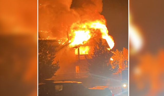 Arpaçay'da göl kenarındaki kütük ev kül oldu