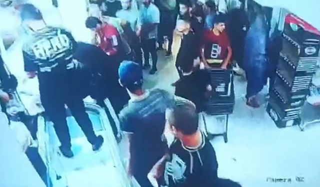 İçi sivil dolu; İşte İsrail'in bombaladığı pazar yerindeki güvenlik kamerası videosu