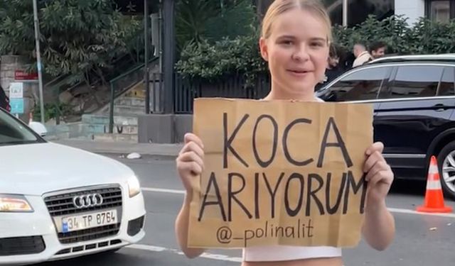 İstanbul'da 19 yaşındaki kız elinde 'Koca arıyorum' yazısıyla dolaştı