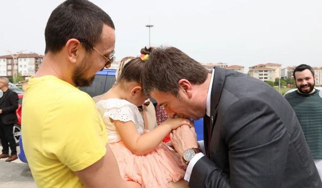 Çocukların Bayramı Çatalca'da Doyasıya Yaşandı: Başkan Erhan Güzel'in Katılımıyla Renkli Kutlama!