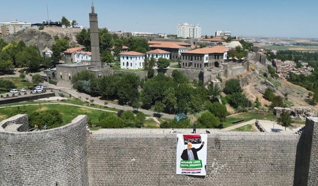 Yeni Hamas liderine ilk destek Diyarbakır'dan; Surlara fotoğrafı asıldı