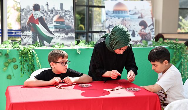 Katliamı zeytin çekirdeği ile protesto ettiler