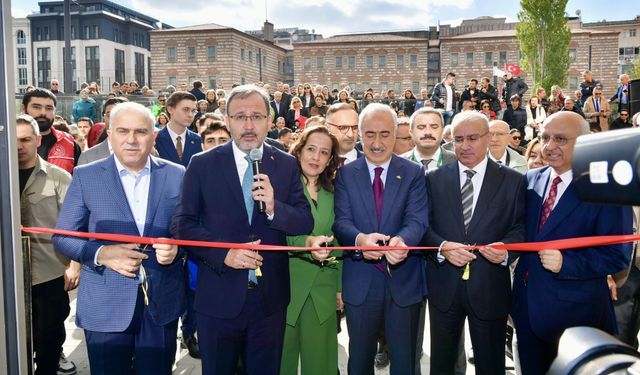 İstanbul Üniversitesi Merkez Kütüphanesi açıldı