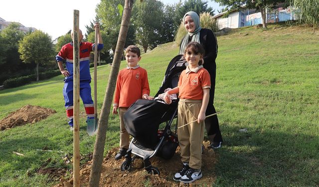 Her bebek bir ağaçla büyüyor