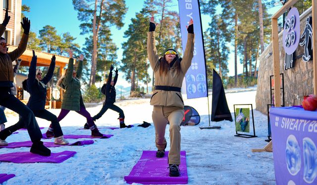 Dağın zirvesinde yoga şaşırttı