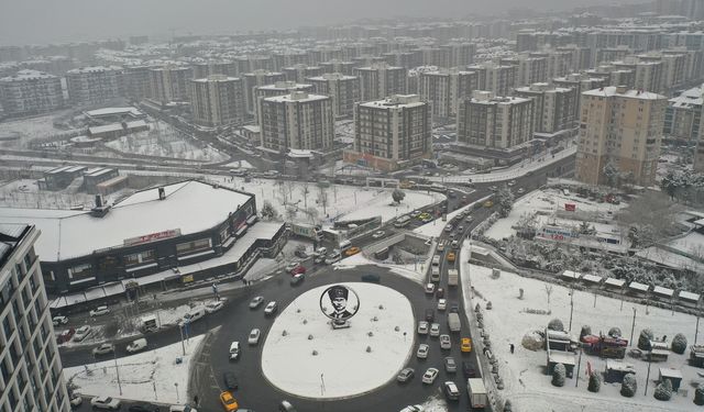 Beylikdüzü Belediyesi karla mücadelede tam kadro sahada!