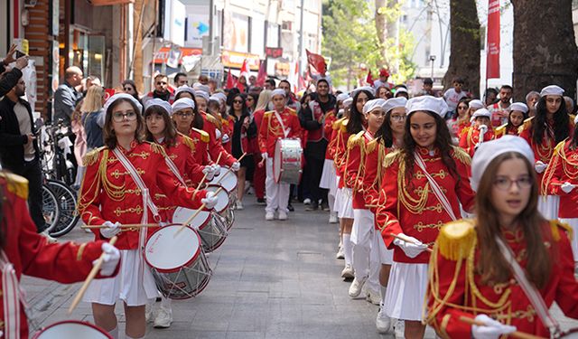 Kartal’da Cumhuriyet’in çocuklarından coşku dolu 23 Nisan