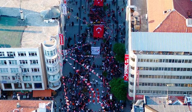 Avcılar’ın gençleri 19 Mayıs’ta sel olup aktı