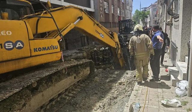 İstanbul Bayrampaşa’da Yol Çöktü: Bir İşçi Göçük Altında Kaldı