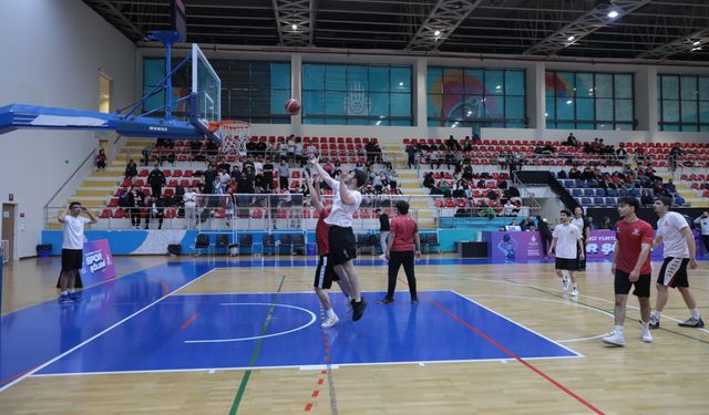 600 öğrenci rekabet ve dostluk için sahada
