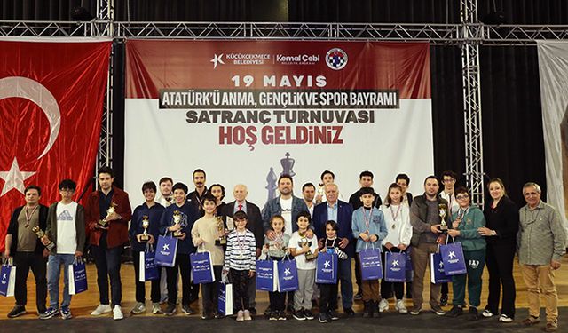 Küçükçekmece’nin genç beyinleri, taşları 19 Mayıs için oynattı