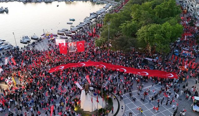 Silivri 19 Mayıs coşkusunu yürüyüşle kutladı