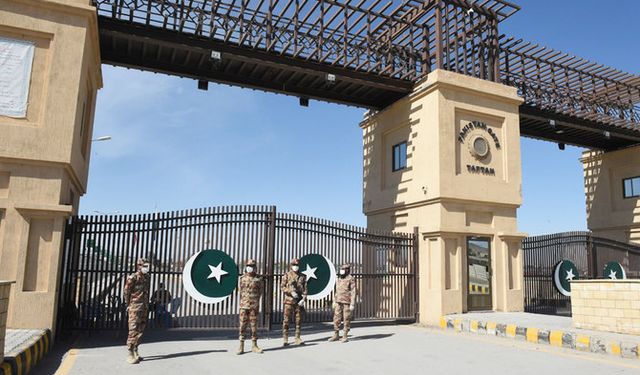 Pakistan, İran Sınır Kapılarını Süresiz Kapattı!