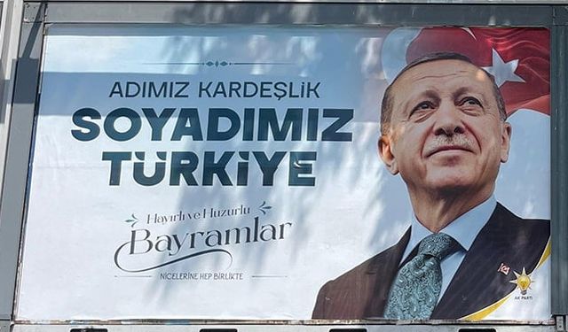 Reklam panolarında İmamoğlu gitti, Erdoğan geldi; Hem de Özer'in sözleriyle