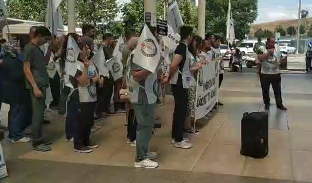 Küçükçekmece’de sağlık emekçilerinden maaş tepkisi: “Bir kilo kıyma almak hakkımız”
