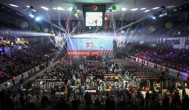 CHP İstanbul’da Kayyum Tepkisi: Delegeler Noter Onaylı Olağanüstü Kongre Çağrısı Yaptı
