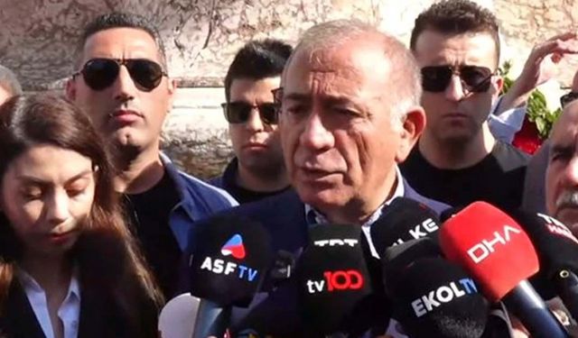 Gürsel Tekin, Taksim'de CHP'nin Kuruluş Yıldönümüne Çelenkle Katıldı