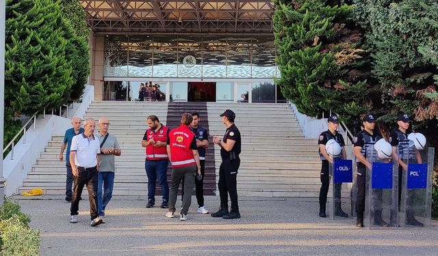Yine Cumartesi Bir CHP'li Başkan Daha Gözaltında