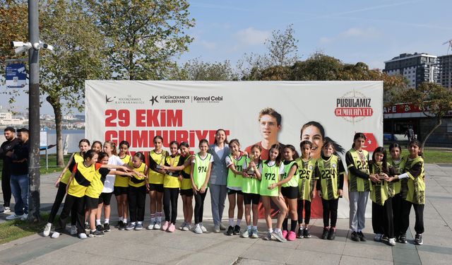 Küçükçekmeceli Çocuklar Cumhuriyet İçin Koştu