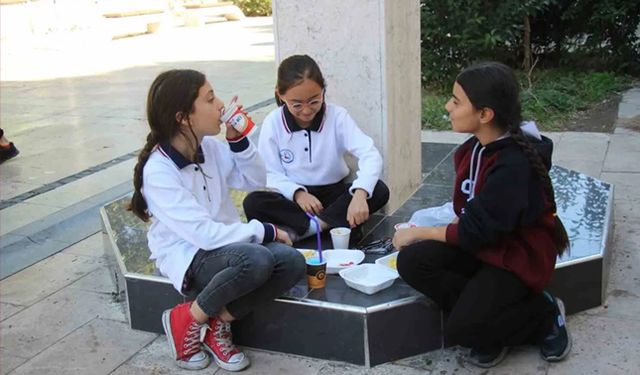 Aydın’da ortaokulda skandal uygulama: Yemekhaneye giremeyen öğrenciler!