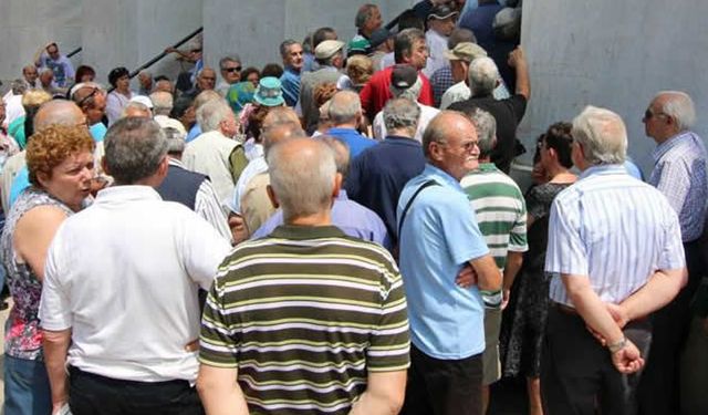 Bu da huzurevi kuyruğu; Binlerce yaşlı huzurevi sırası bekliyor!