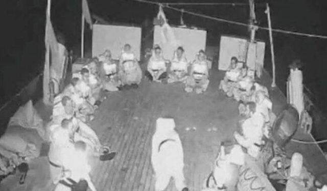 İsrail askerleri Sumud Filosu'ndaki gemilere çıktı; Görüntüler tepki çekti