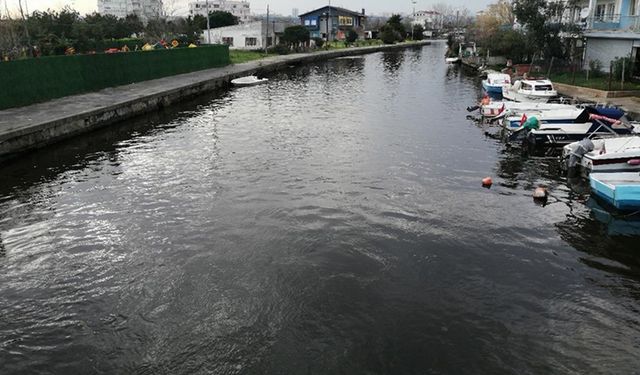 Küçükçekmece Menekşe Deresi'nde Çirkin Manzara