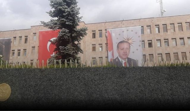 TSK tarihinde bir ilk; Erdoğan'ın fotoğrafı kuvvet komutanlıklarına asıldı