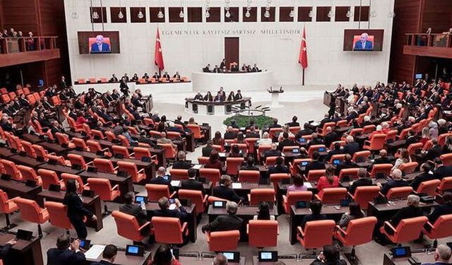 AK Parti yeni anayasa çalışmalarını hızlandırdı: Gözler Meclis aritmetiğinde ve olası referandum sürecinde