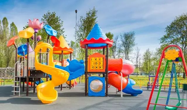 Bağcılar'da parkta oynayan çocuklar elektriğe kapıldı!