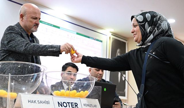 Gaziosmanpaşa'da kura heyecanı; Yeni evlerine kavuştular