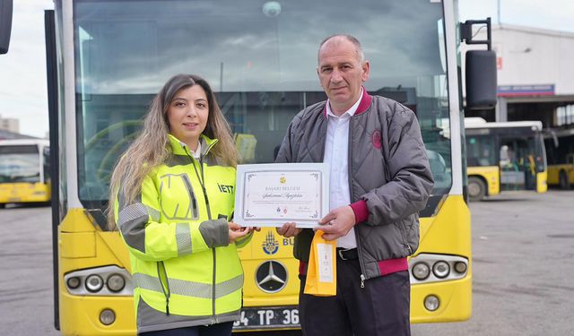 İETT Kaptanından Öğretmenler Günü'ne Duygusal Jest