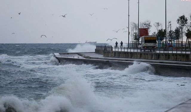 AKOM ve İSKİ'den peş peşe açıklamalar; İstanbul'da fırtına uyarısı!