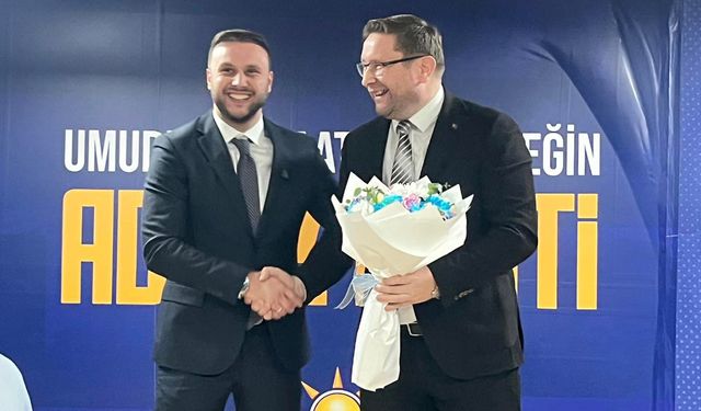 AK Parti Küçükçekmece İlçe Teşkilatı’nda Bayrak Değişimi