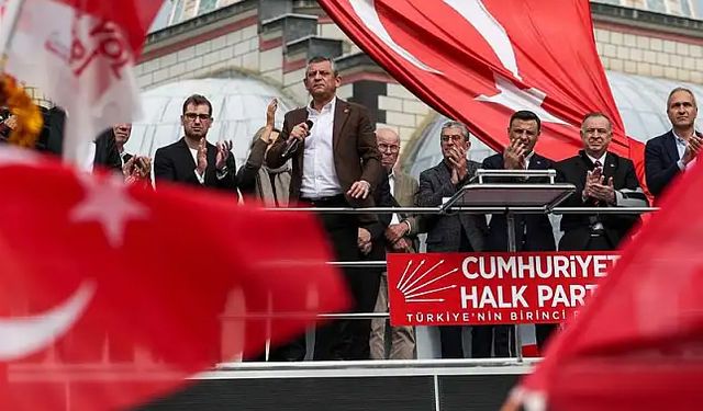 CHP'nin Kayseri Mitingi Öncesi Afişleri Zabıta Tarafından İndirildi