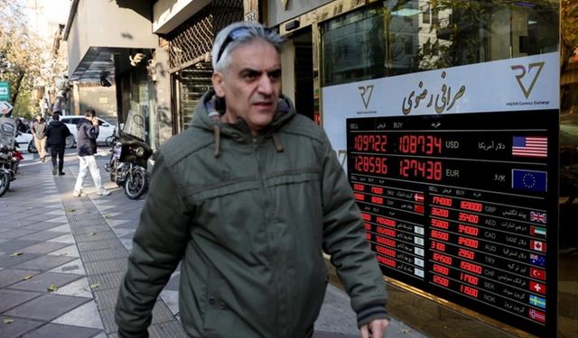 İran'da Ortalık Karıştı: Riyal Sert Çakıldı, İşyerleri Kapanışlarında Büyük Artış