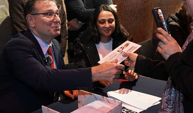 Sarıyer’in geleceğine yatırım; Binlerce öğrencinin kartları dağıtıldı