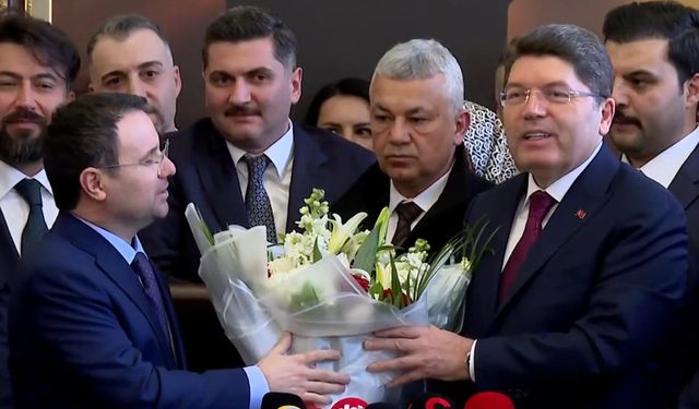 Adalet Bakanlığı Devir-Teslim Töreninde 'Koltuk Krizi'