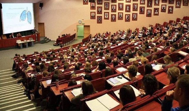 Üniversitede "Yoksulluk" Molası: 5 Yılda Yarım Milyona Yakın Öğrenci Kaydını Dondurdu!