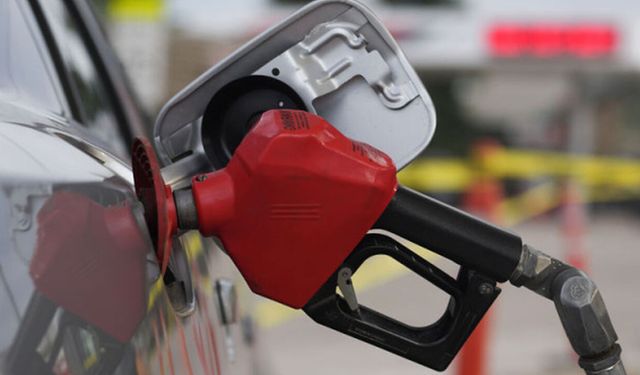 Akaryakıtta "Eşel Mobil" Sonrası İlk İndirim: Petrol Piyasasında Savaş Tamtamları!